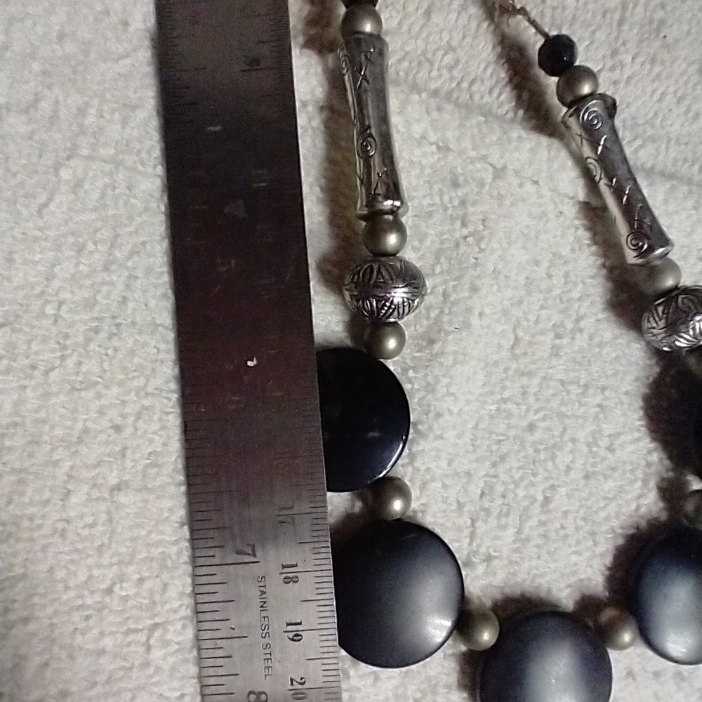 Silvertone black beads necklace - Picture 3 of 3